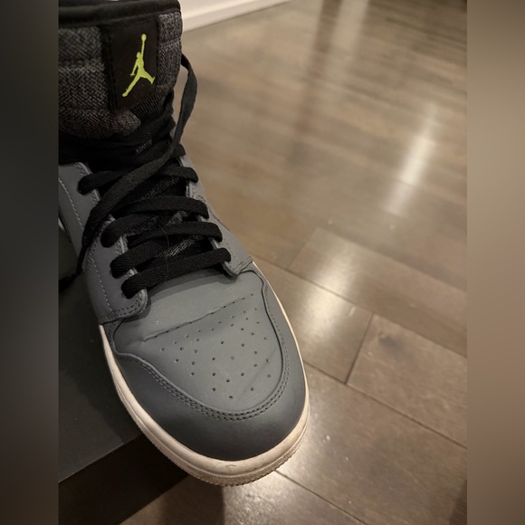 Air Jordan Men's 1 Retro Hugh Top Black and Gray Sneakers - Picture 6 of 16